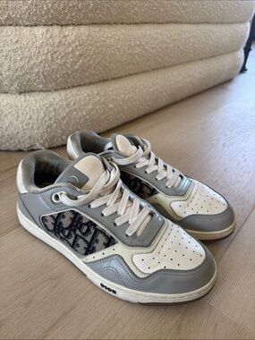 Dior Men’s Low-Top Sneakers in White, Gray and Navy Dior Oblique